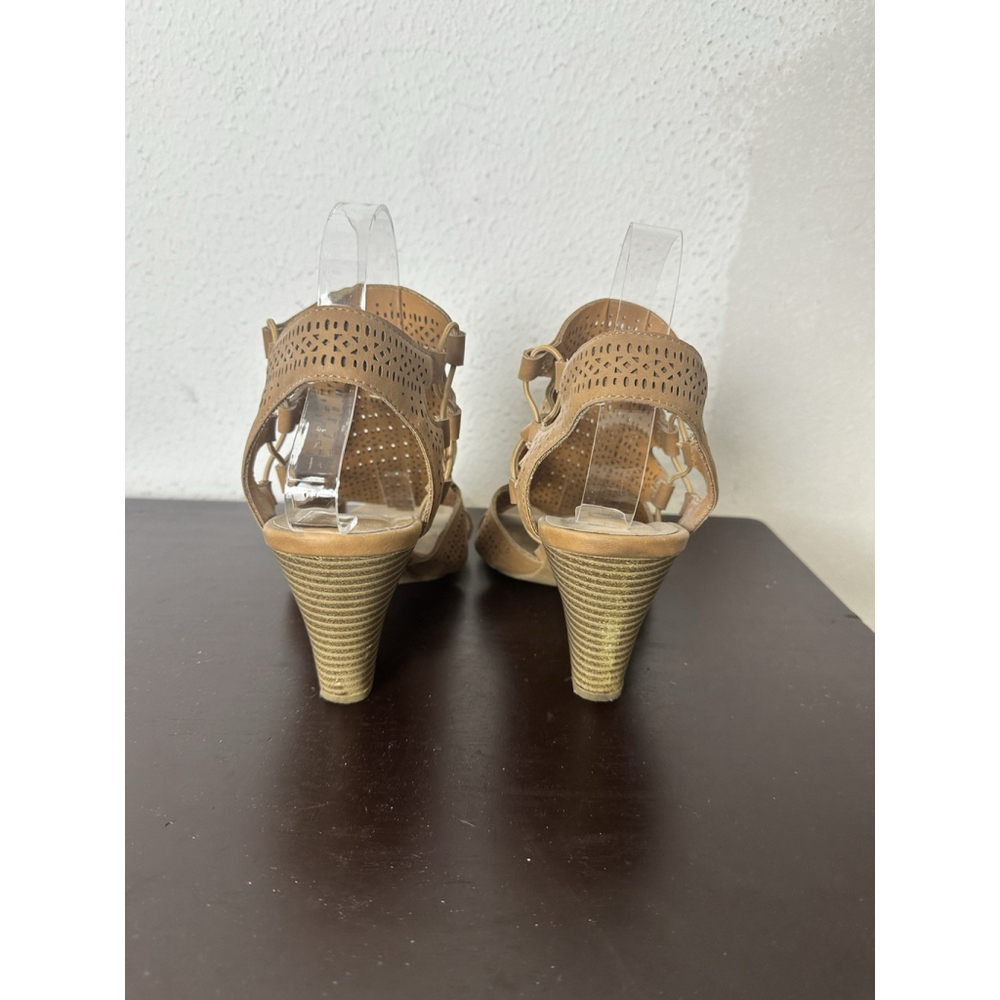 Coconuts Manhattan Collection ZUKA HEEL Sandals Beige Size 8M Strappy Die Cut - Picture 6 of 12